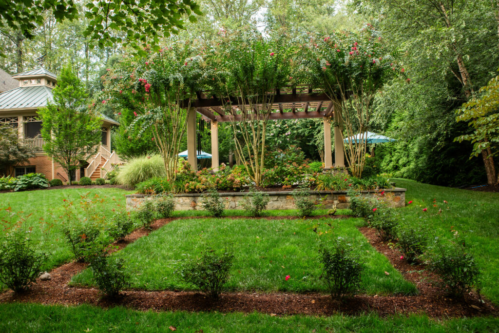 lucas and clark grounds company, professional lawn care and landscaping